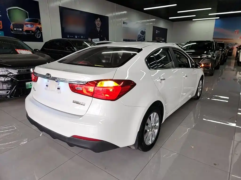 Kia K3 1.6 L Manual GLS