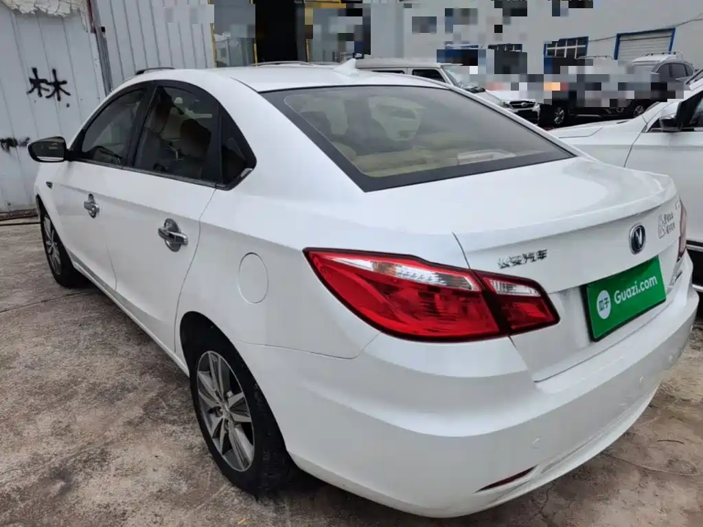 Eado 1.6 L Manual Luxury CN-V