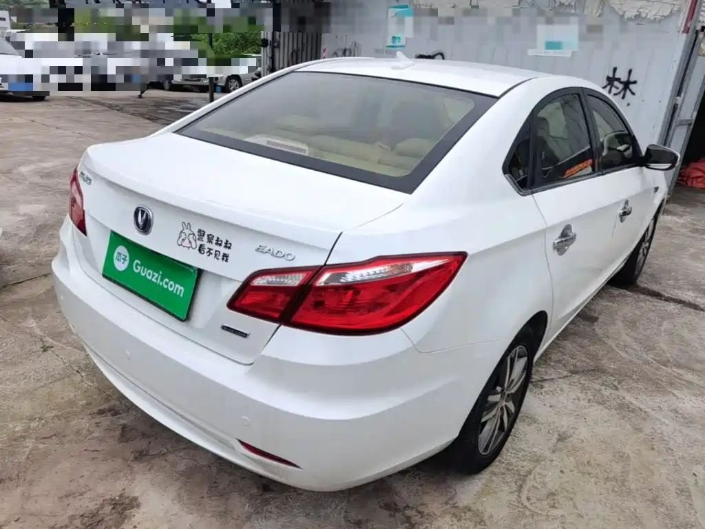 Eado 1.6 L Manual Luxury CN-V
