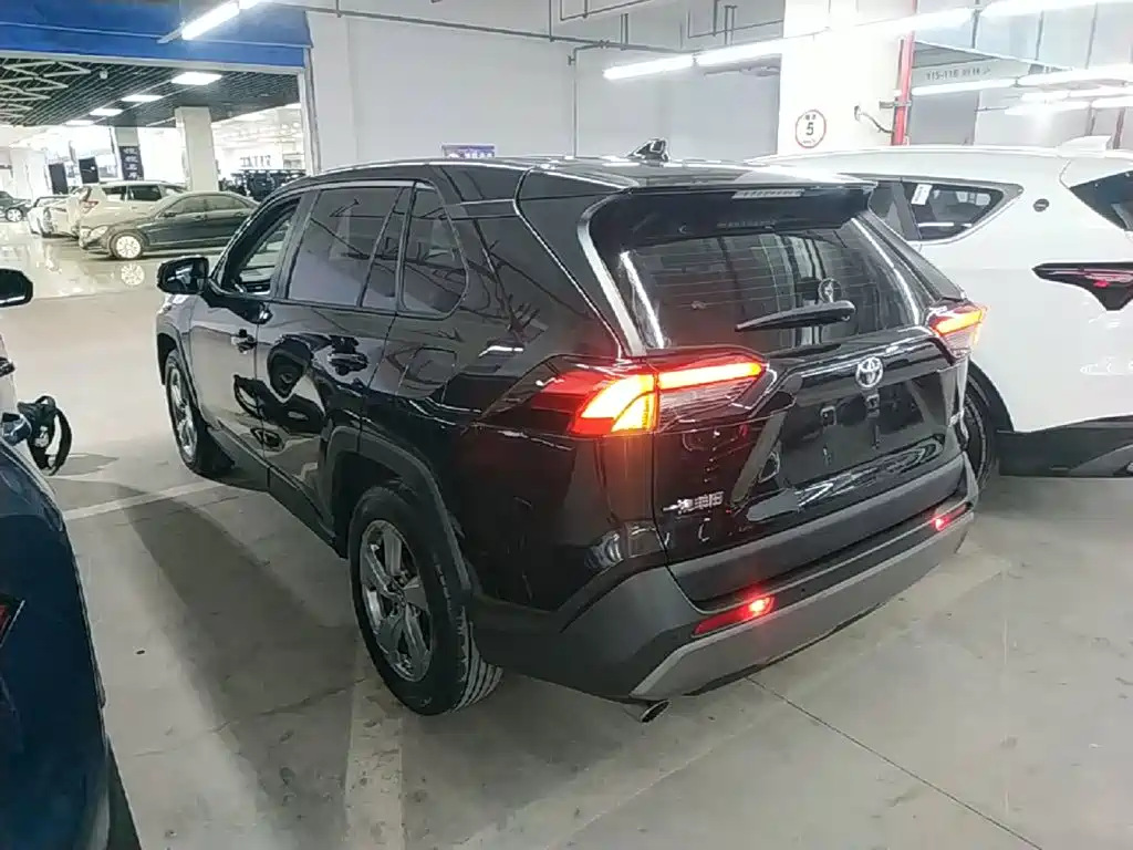RAV4 2.0 L CVT 2 WD Style Plus
