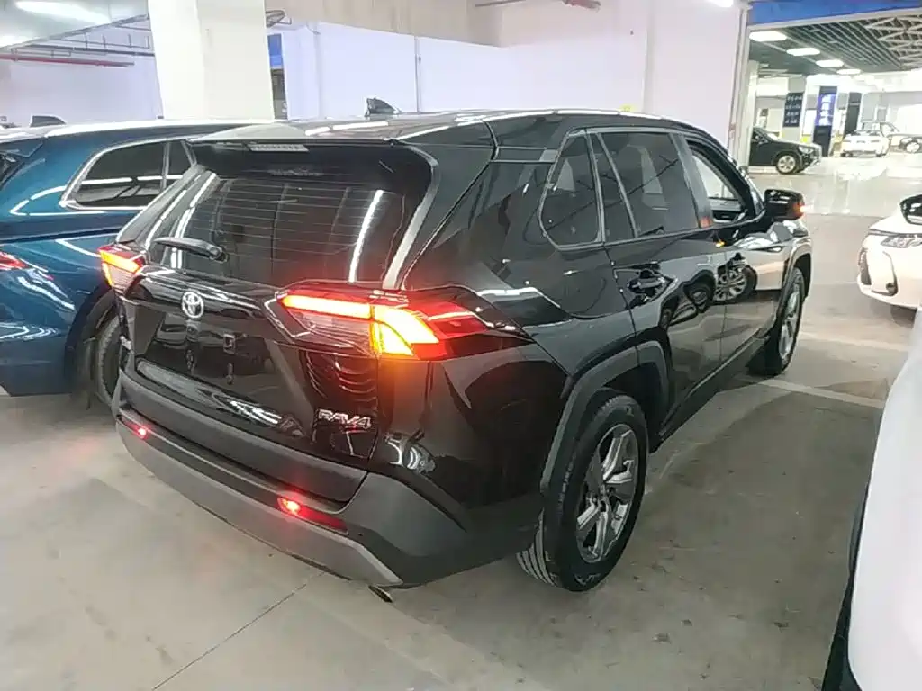RAV4 2.0 L CVT 2 WD Style Plus