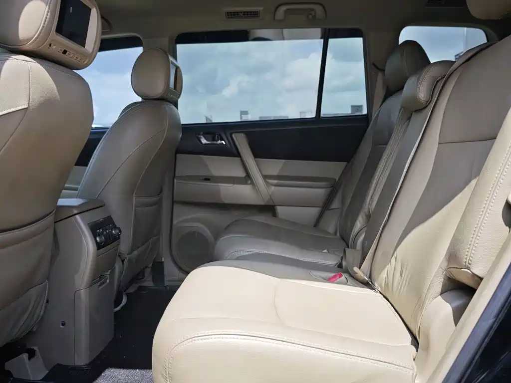 Highlander 2.7 L 2 WD 7-seat Elite