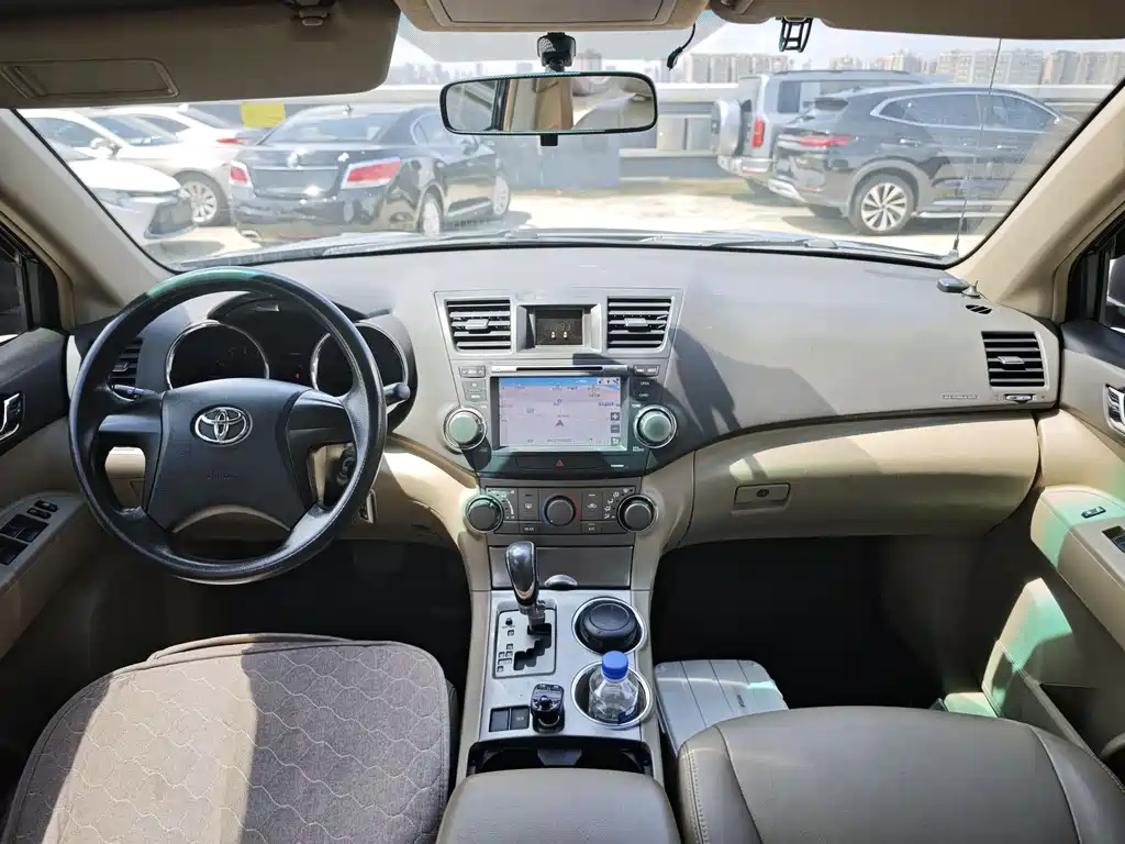 Highlander 2.7 L 2 WD 7-seat Elite