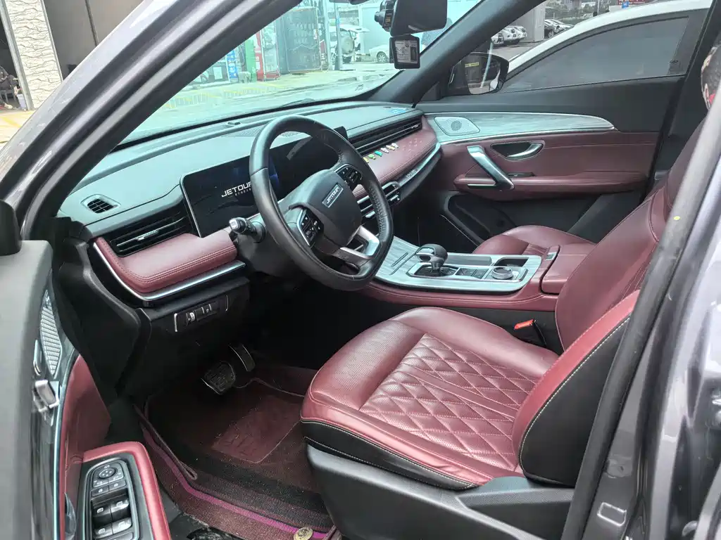 Jetour X70 PLUS 1.5 T DCT Brave PLUS 5-seat