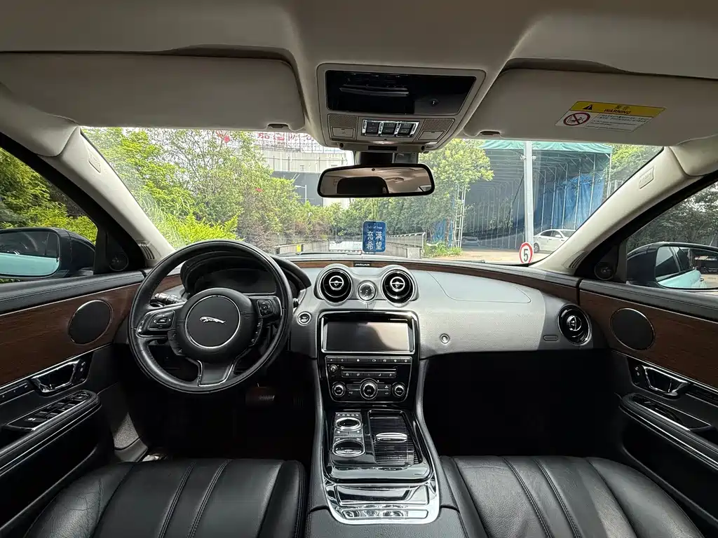 Jaguar XJ XJL 3.0 SC 2 WD Graceful Business