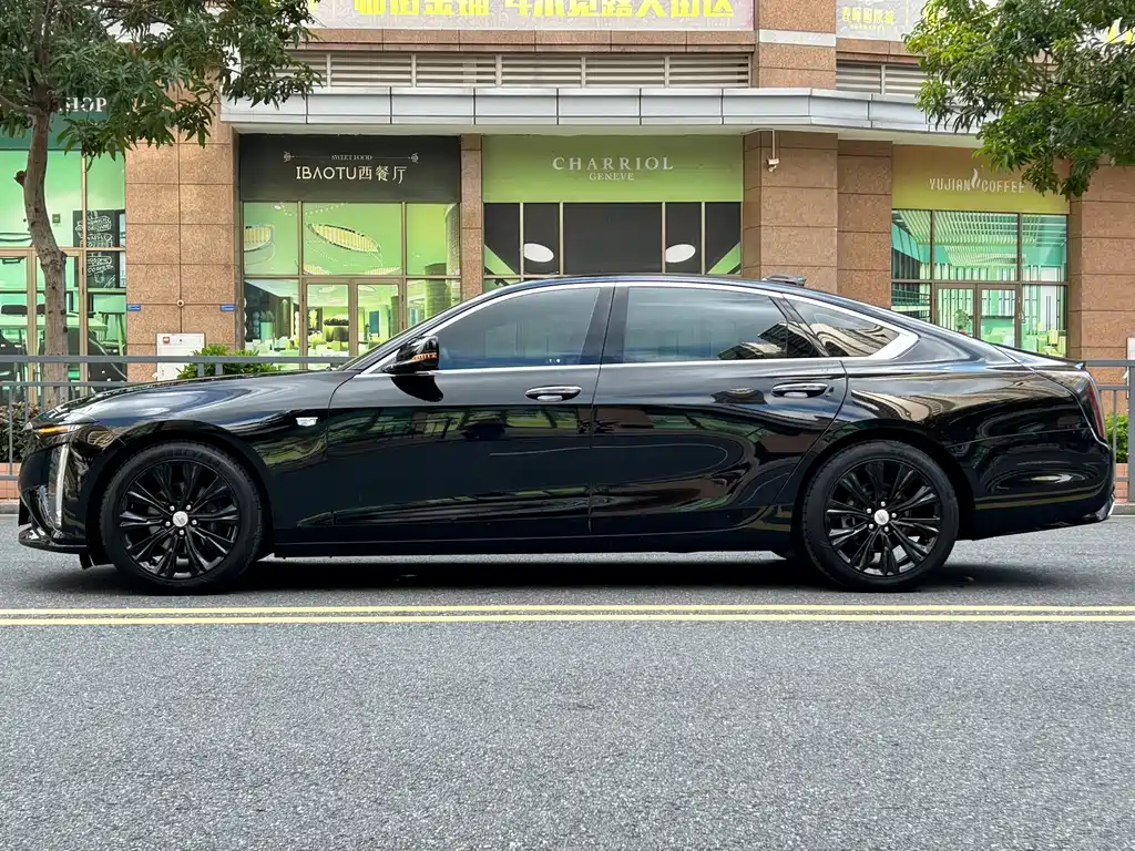 Cadillac CT6 28 T Distinguished