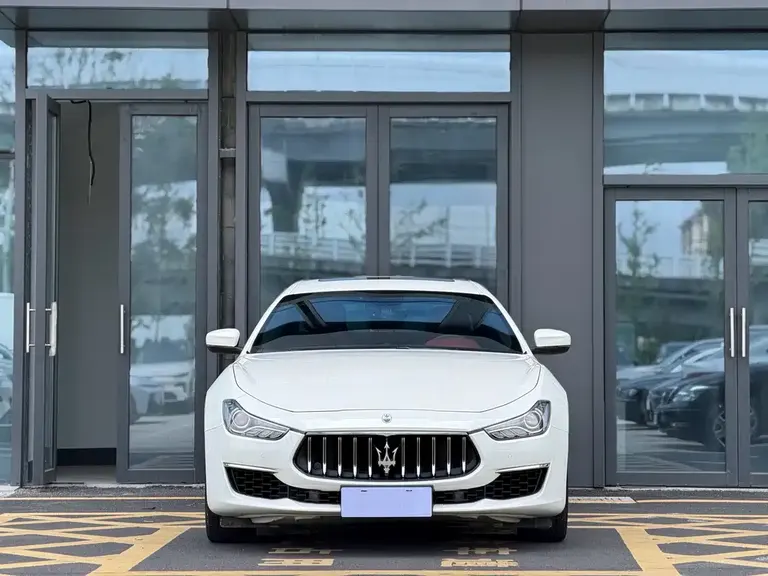 Maserati Ghibli 2.0 T GT Sharp Edge