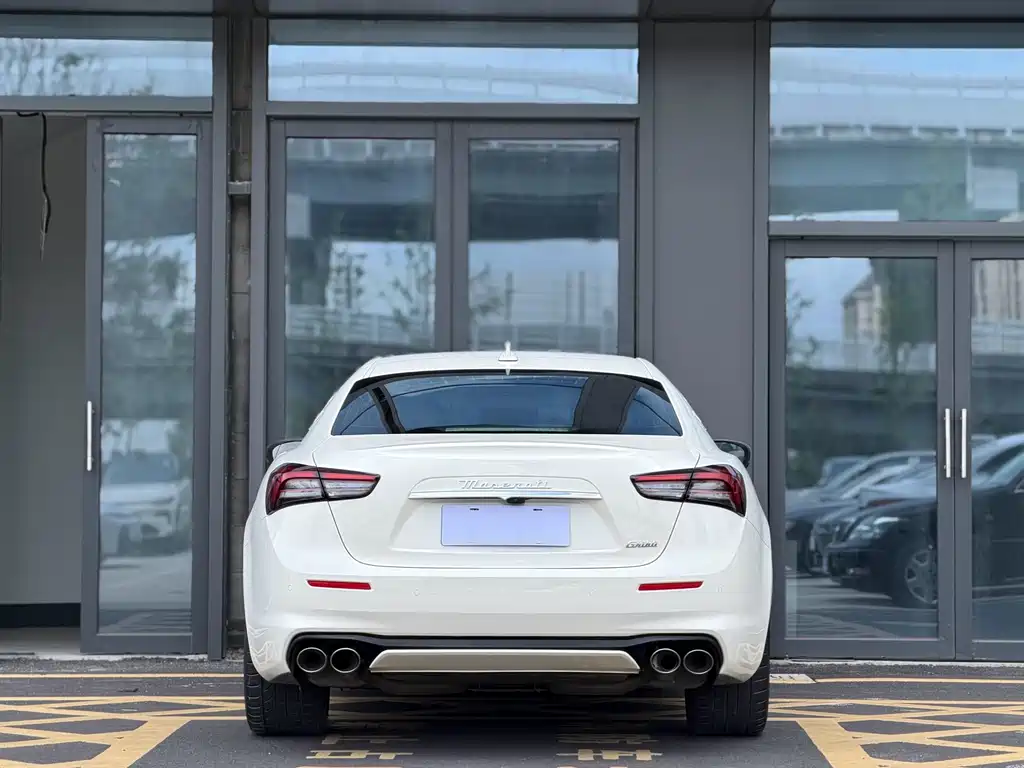 Ghibli 2.0 T GT Sharp Edge