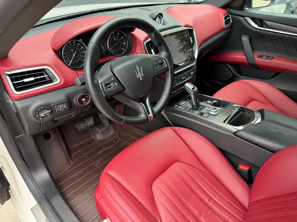 Ghibli 2.0 T GT Sharp Edge