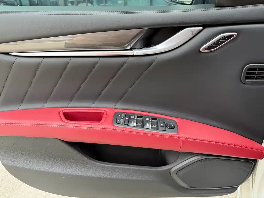 Ghibli 2.0 T GT Sharp Edge