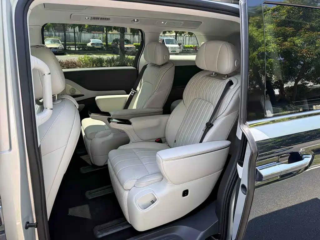 Voyah Dreamer PHEV 4 WD Flagship Qiankun