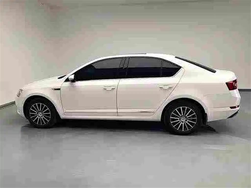 Octavia 1.5 L Auto Smart Travel Luxury CN-VI
