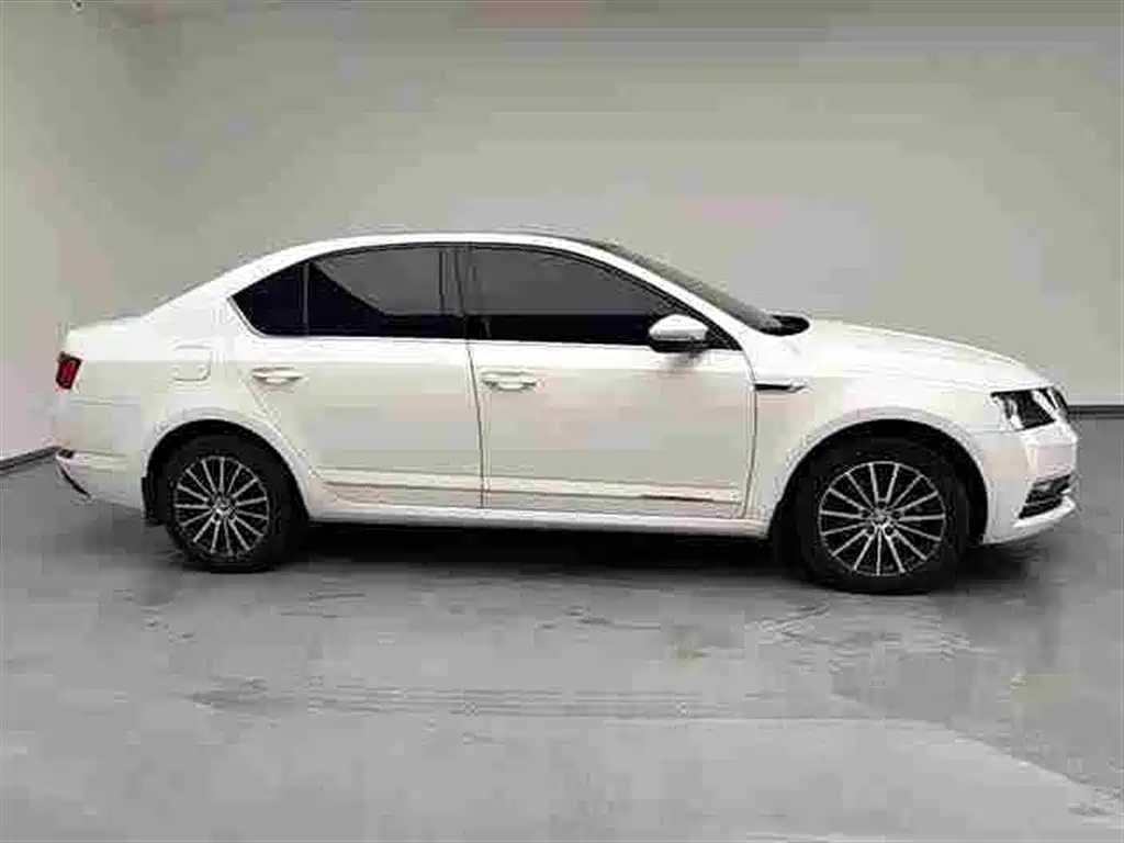 Octavia 1.5 L Auto Smart Travel Luxury CN-VI