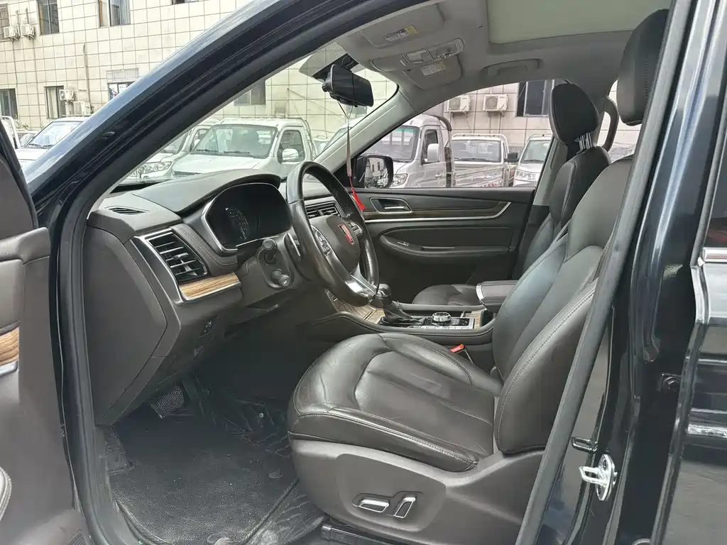 Roewe RX8 荣威RX8 2018款 30 T 智联网四驱旗舰版