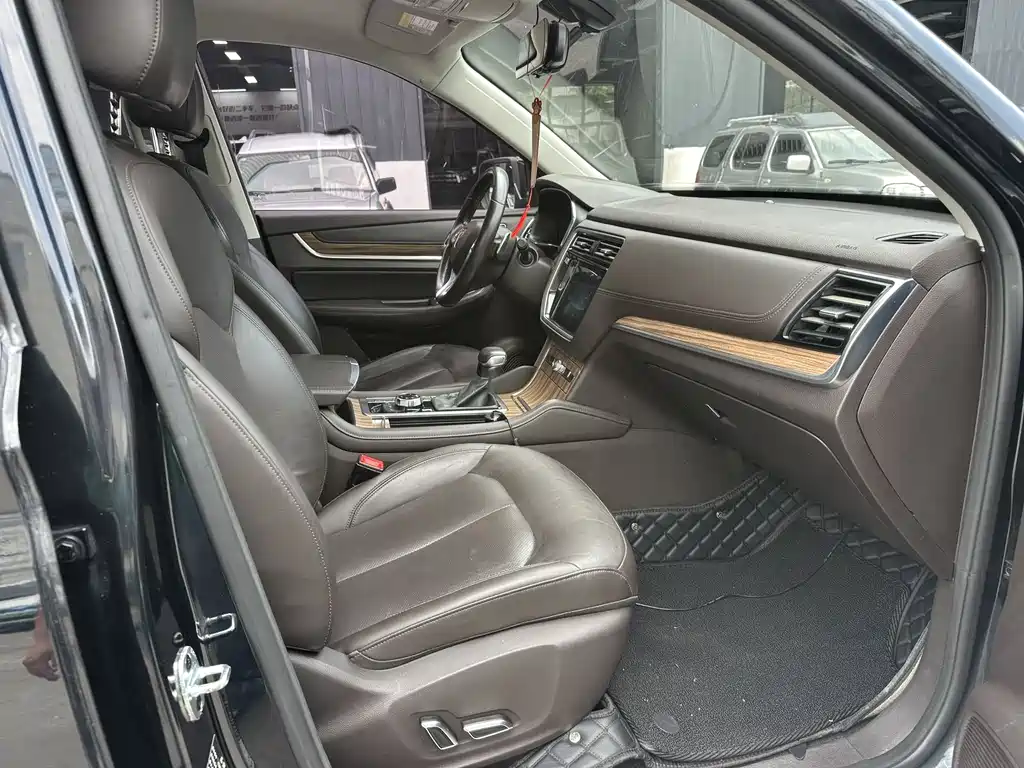 Roewe RX8 荣威RX8 2018款 30 T 智联网四驱旗舰版