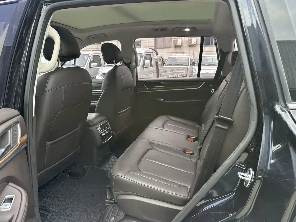 Roewe RX8 荣威RX8 2018款 30 T 智联网四驱旗舰版