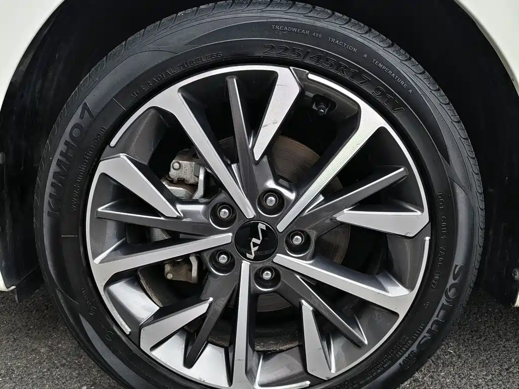 Kia K3 1.5 L CVT Fashion