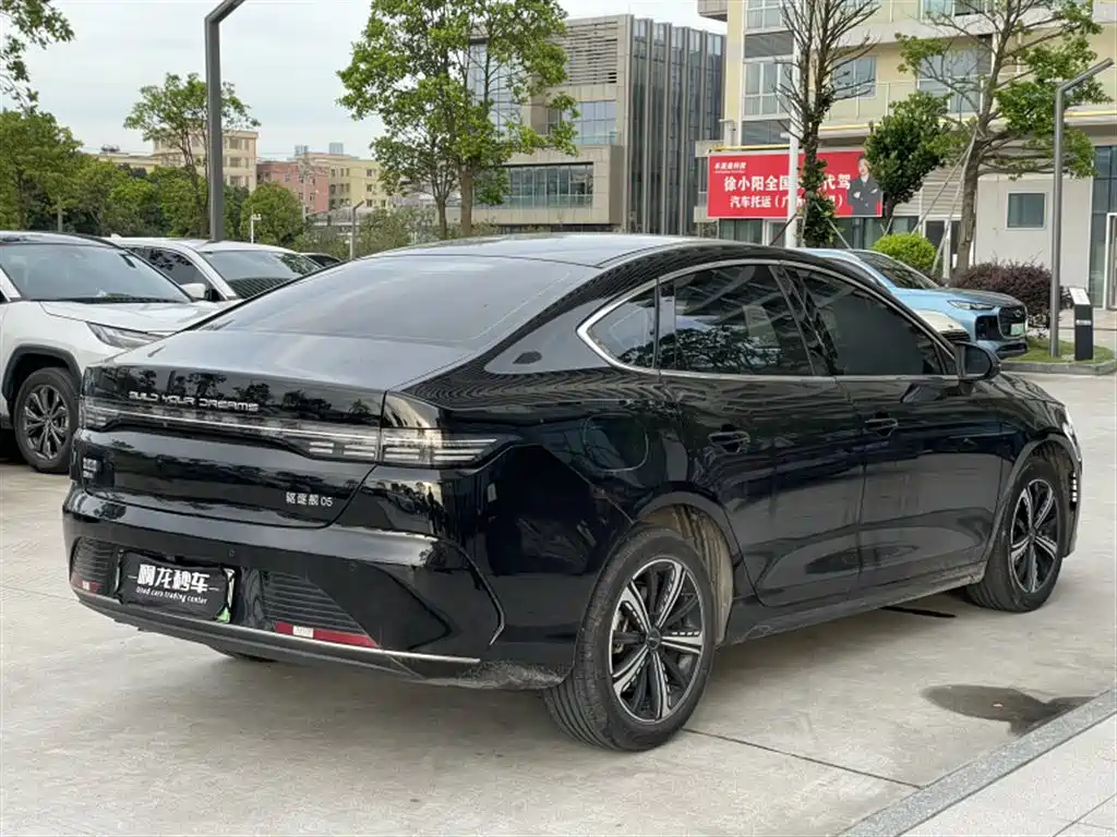 Destroyer 05 DM-i 120 KM Distinguished
