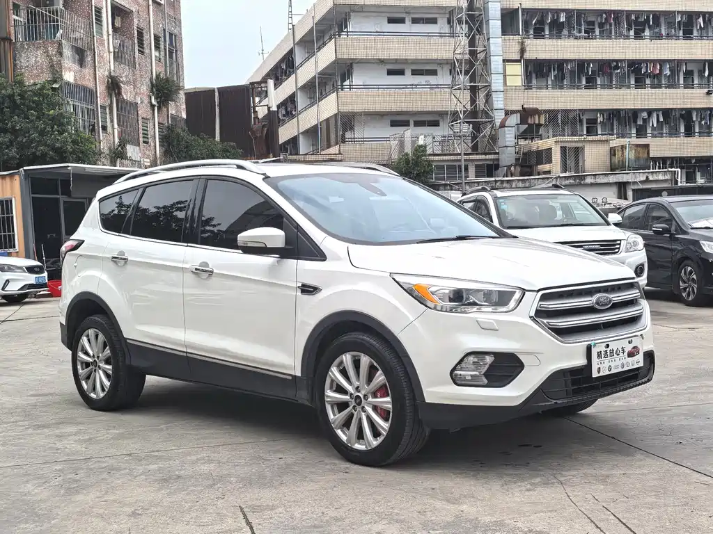 Kuga EcoBoost 245 4 WD Grand Wing