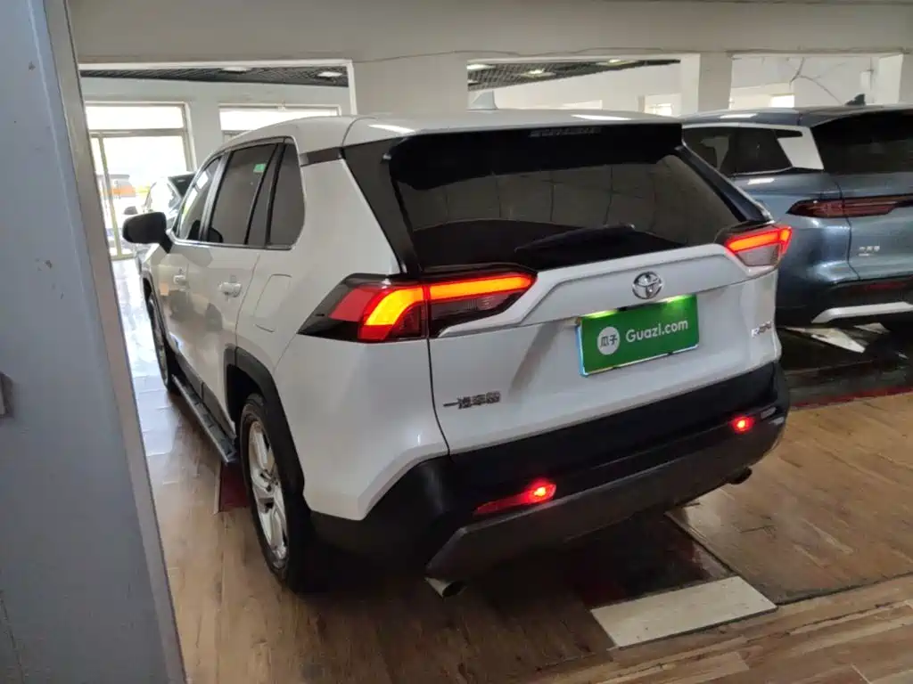 RAV4 2.0 L CVT 2 WD Style Plus
