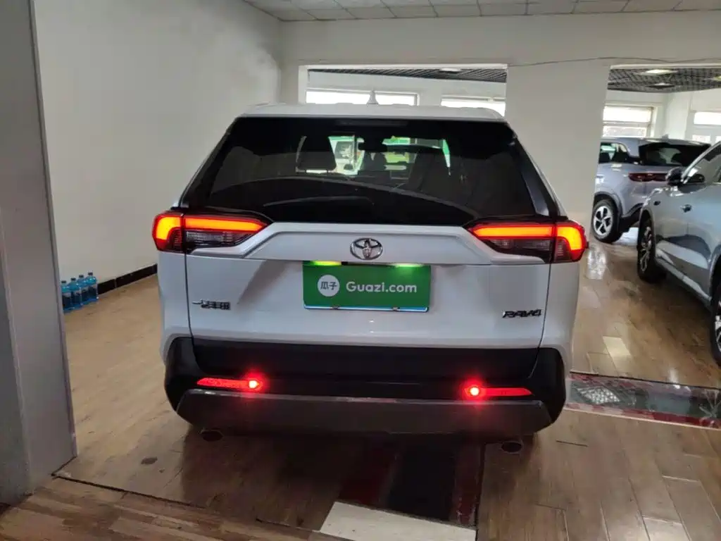 RAV4 2.0 L CVT 2 WD Style Plus