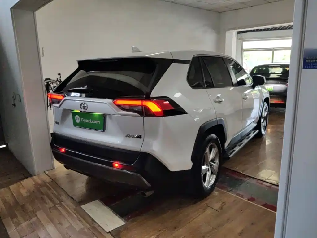 RAV4 2.0 L CVT 2 WD Style Plus