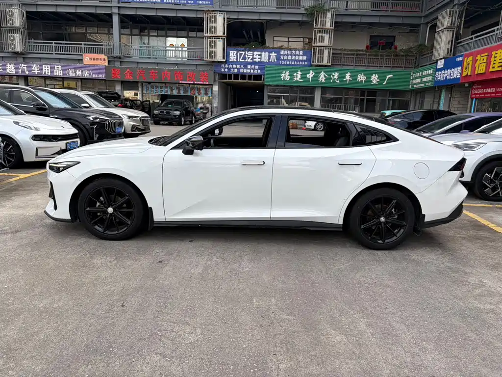 Changan UNI-V 1.5 T Distinguished