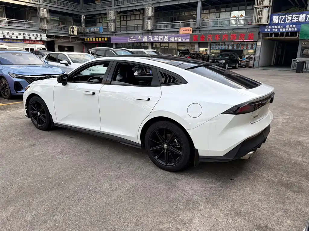 Changan UNI-V 1.5 T Distinguished