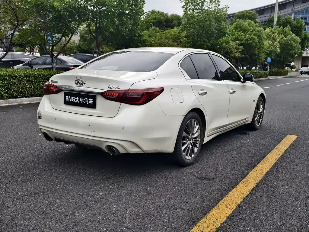 Infiniti Q50 L 2.0 T Comfort Enjoyment CN-VI