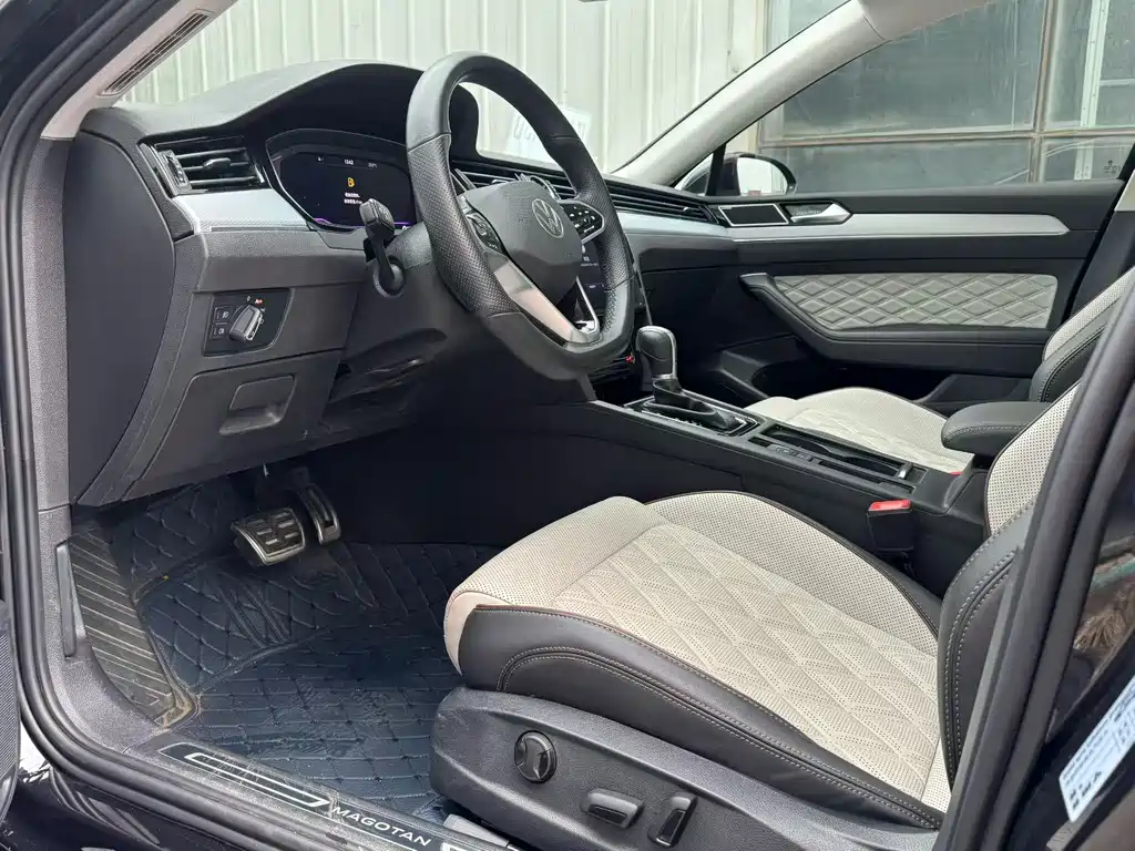 Magotan 200 10 K Commemorative 330 TSI DSG Luxury
