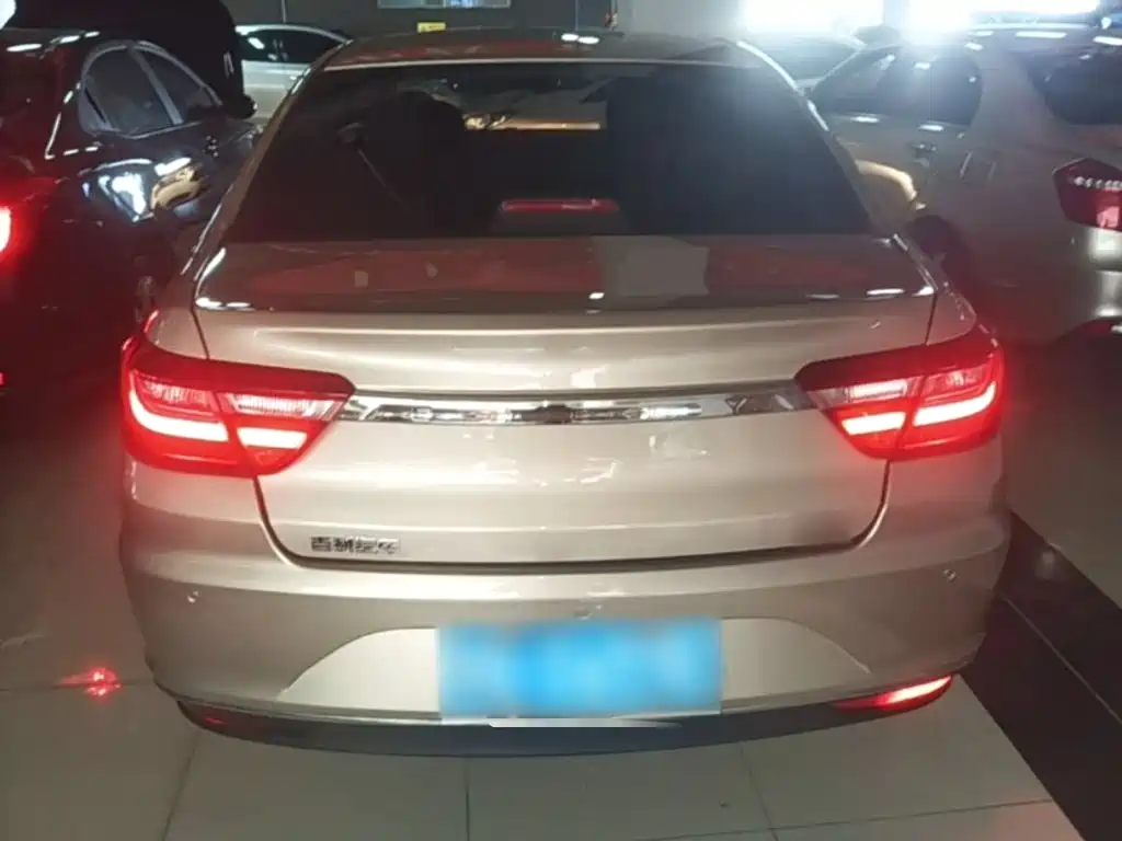 Vision 1.5 L Auto Distinguished