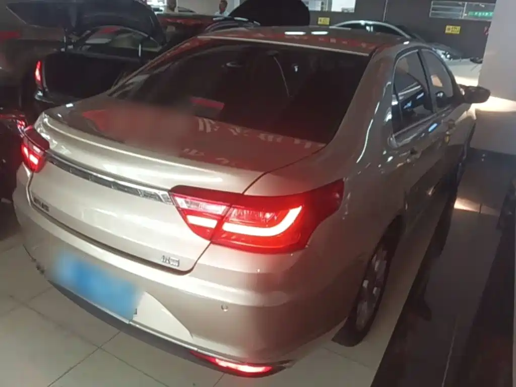 Vision 1.5 L Auto Distinguished