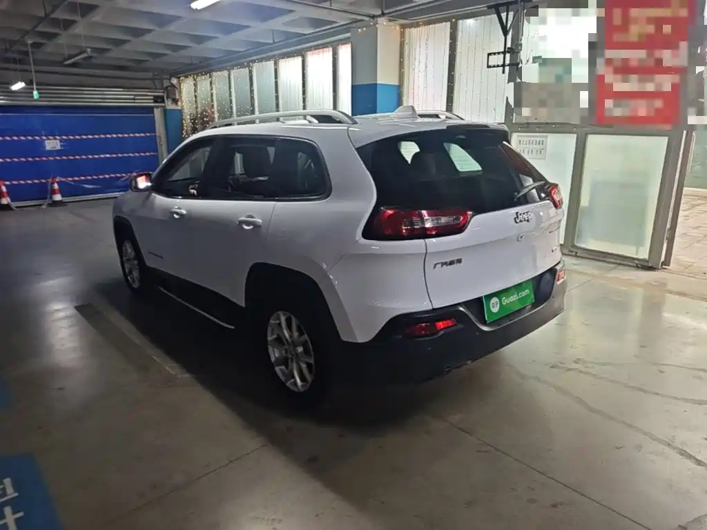 Cherokee 2.0 L Superior