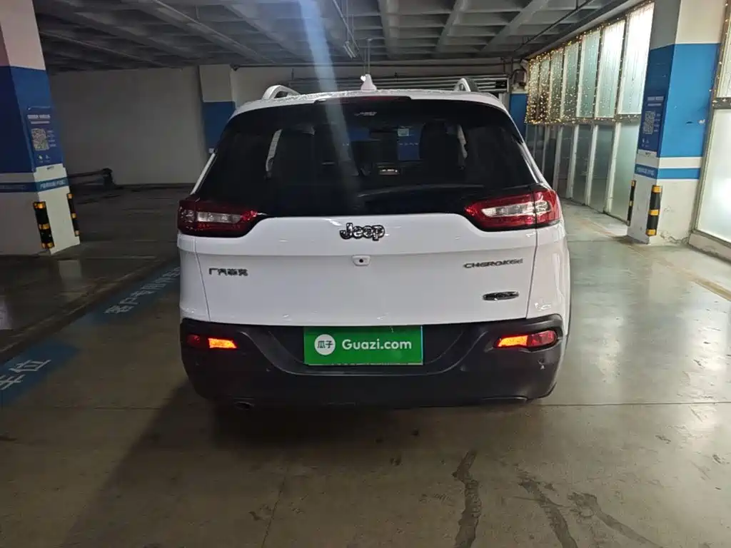 Cherokee 2.0 L Superior