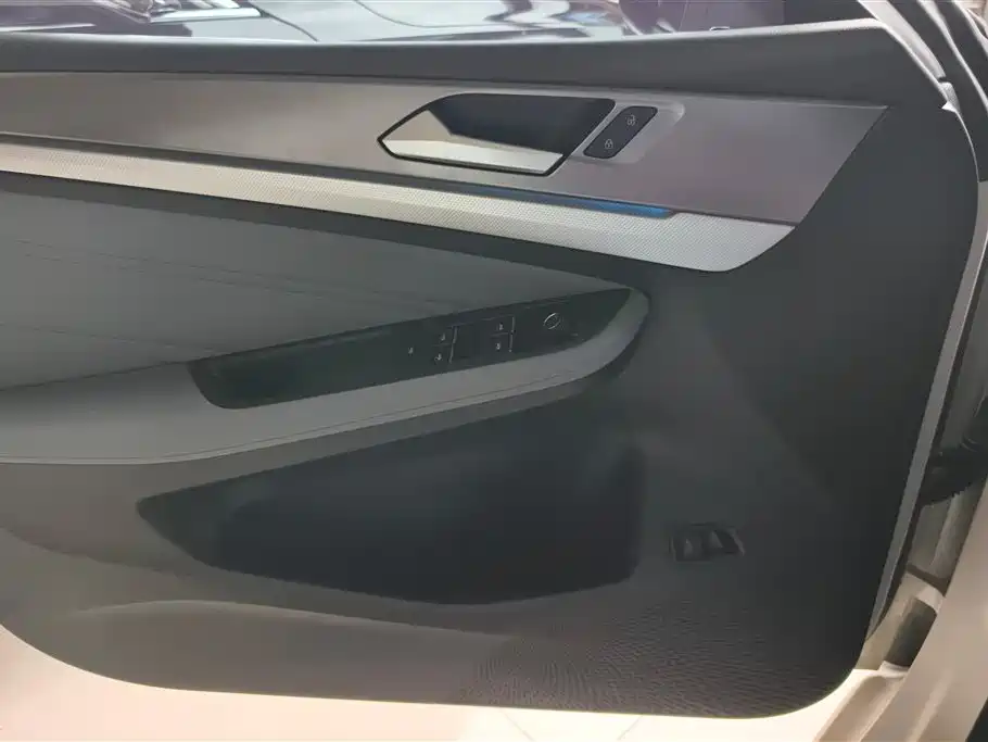 Lamando Lamando L 280 TSI DSG Spicy Cool