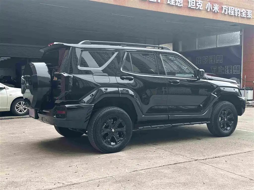 Tank 400 NEV Hi4-Z Smart Enjoyment