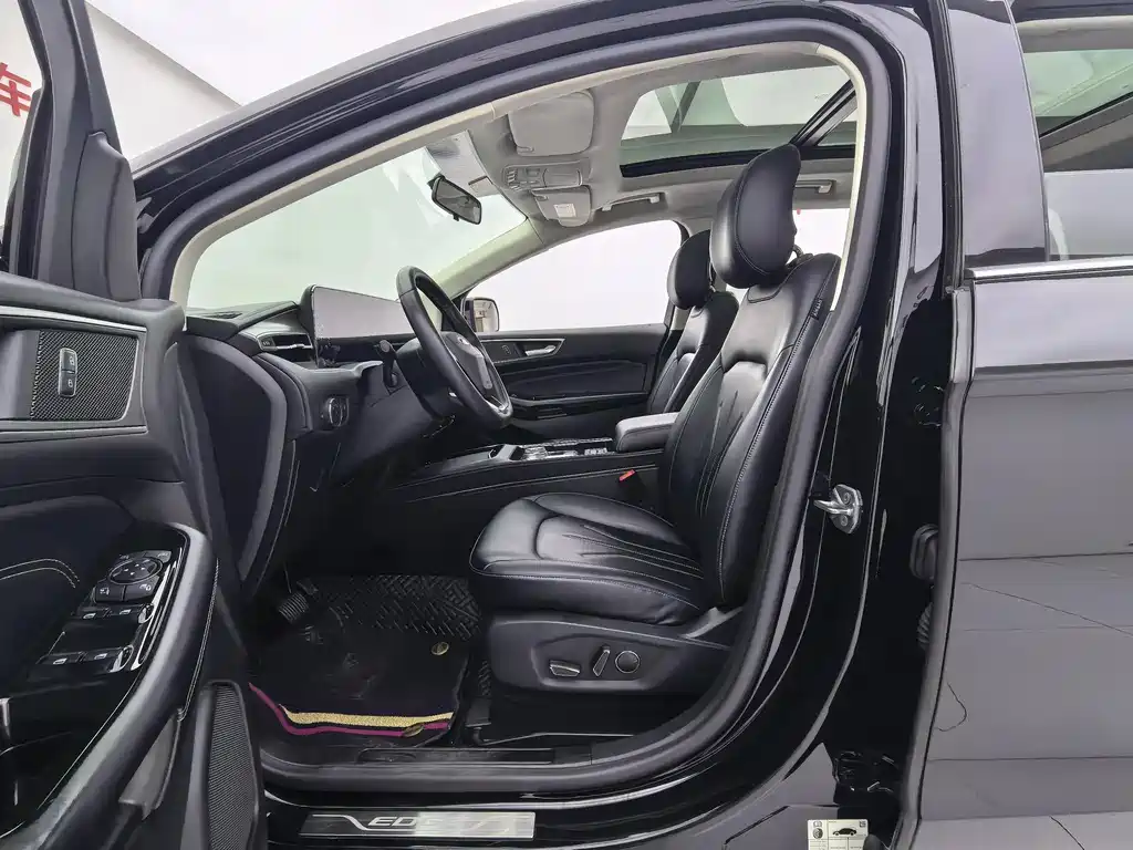 Edge PLUS EcoBoost 245 2 WD Platinum Sharp 5-seat