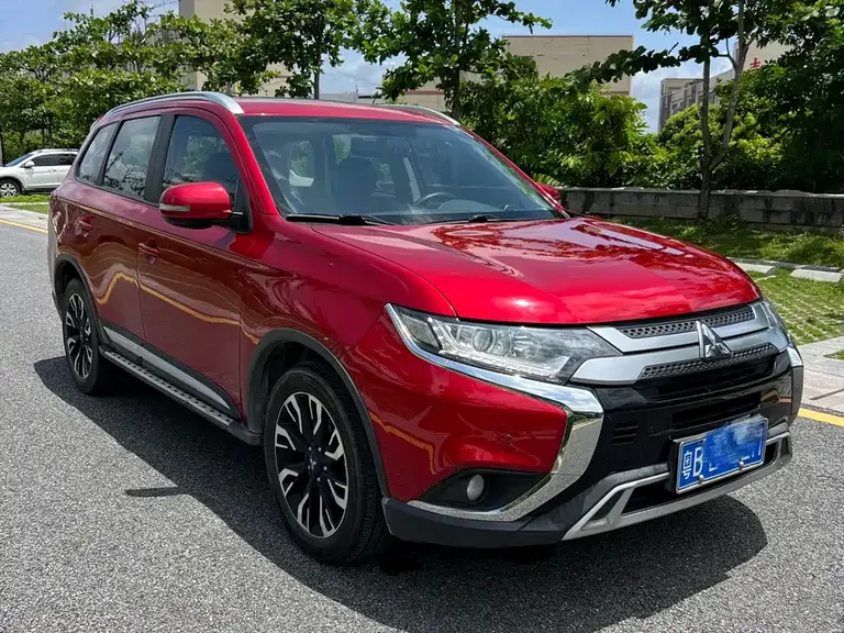 Mitsubishi Outlander 2.0 L 2 WD Smooth Enjoyment 5-seat