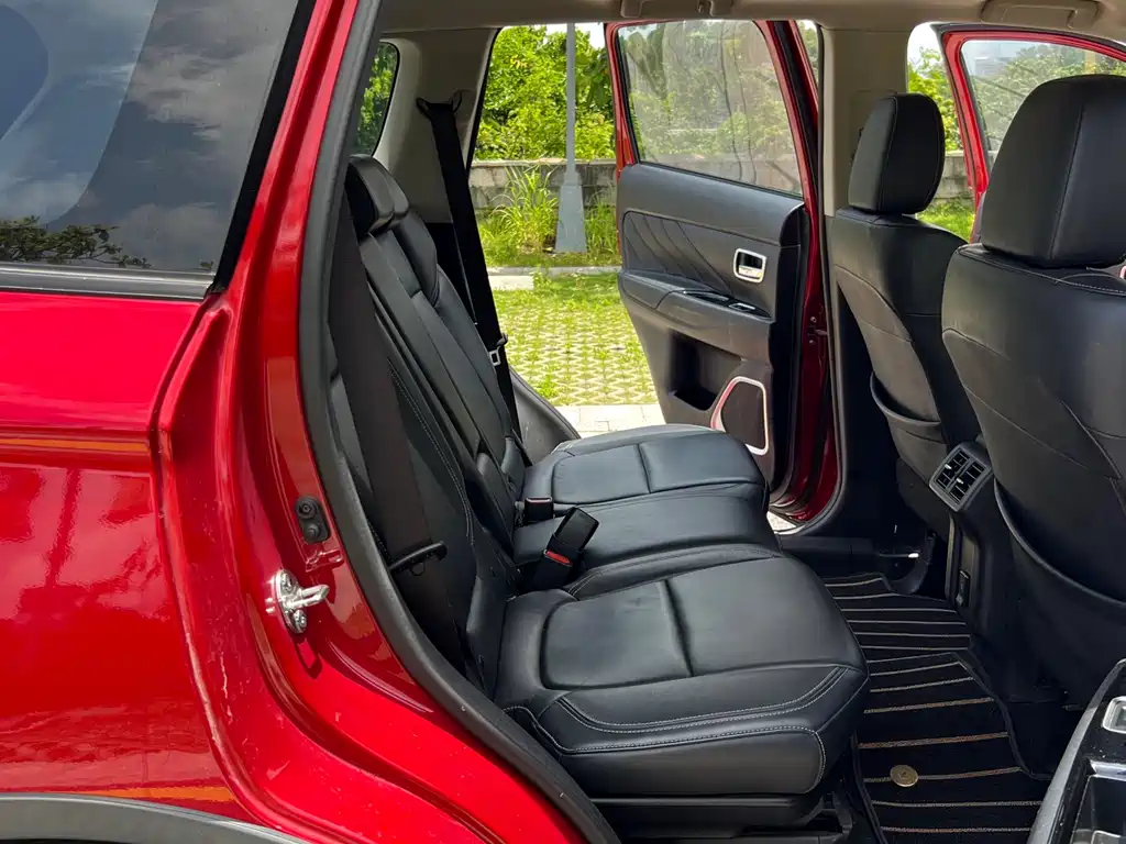 Outlander 2.0 L 2 WD Smooth Enjoyment 5-seat