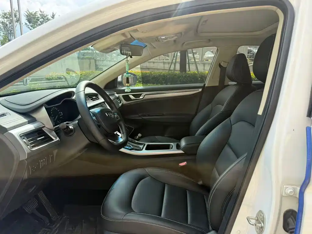 Emgrand GL 1.4 T CVT Distinguished