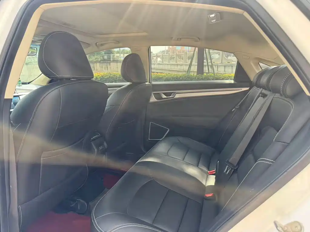 Emgrand GL 1.4 T CVT Distinguished