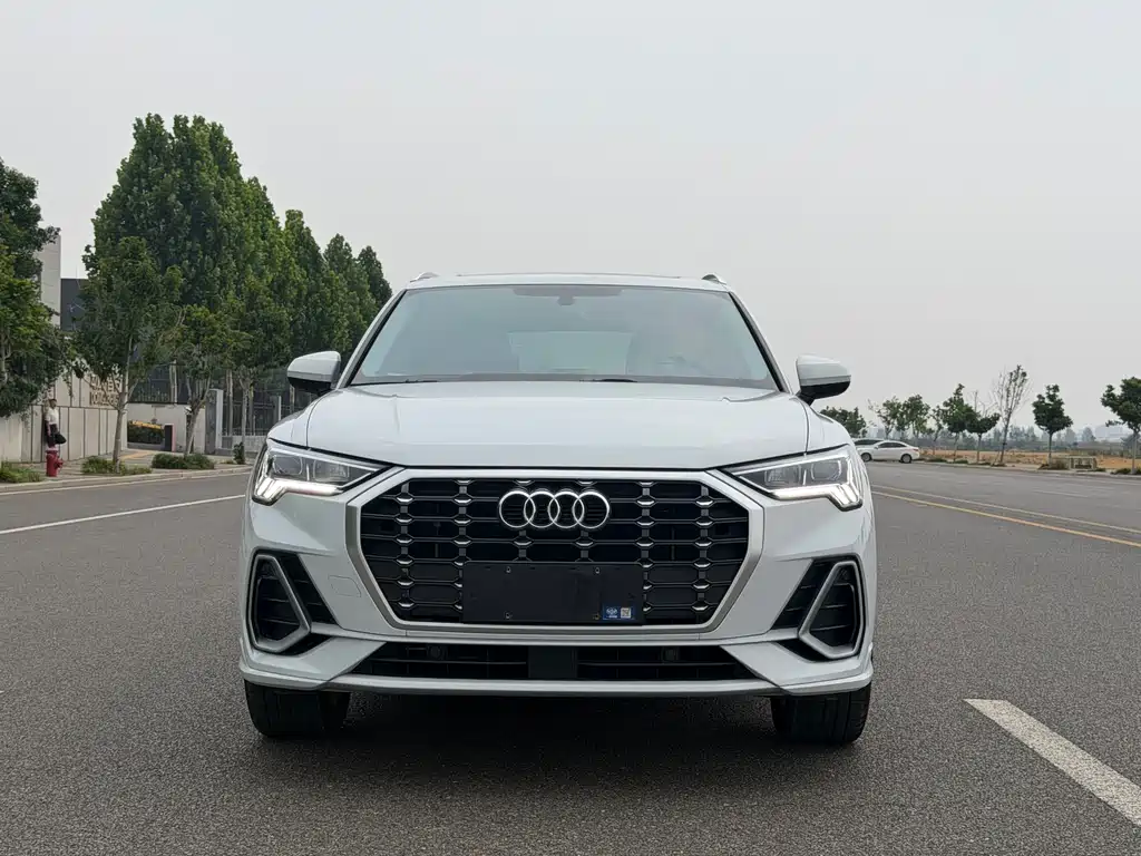 Audi Q3 35 TFSI Fashion Dynamic (1.4 T)