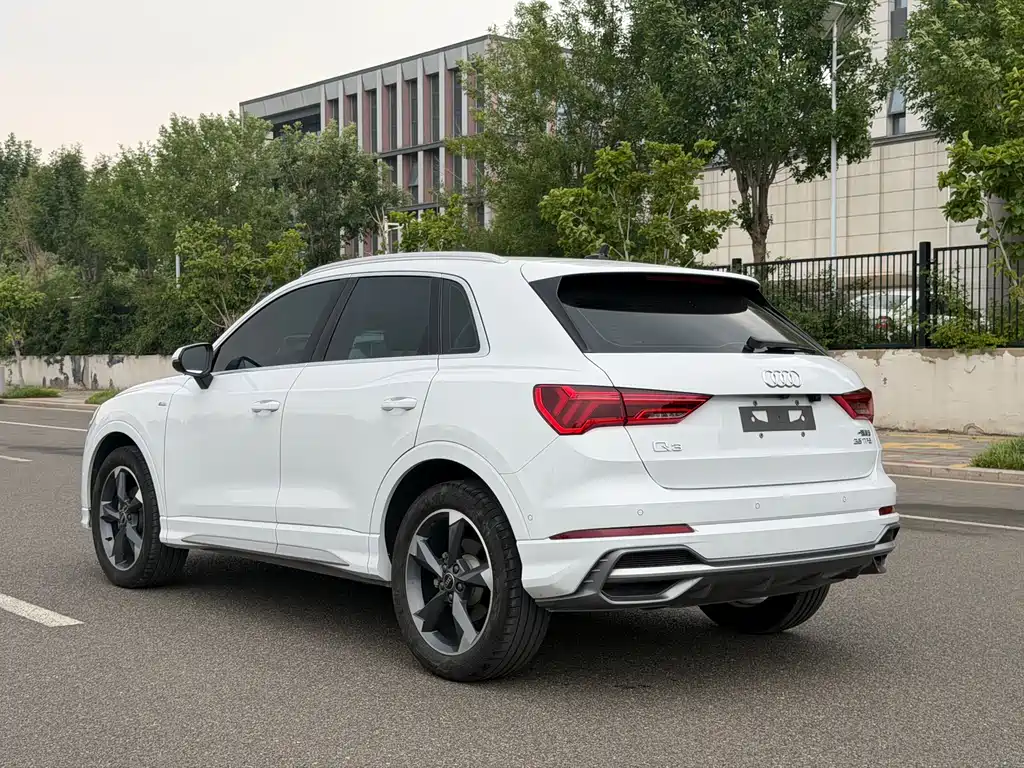 Audi Q3 35 TFSI Fashion Dynamic (1.4 T)