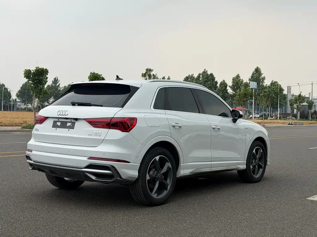 Audi Q3 35 TFSI Fashion Dynamic (1.4 T)