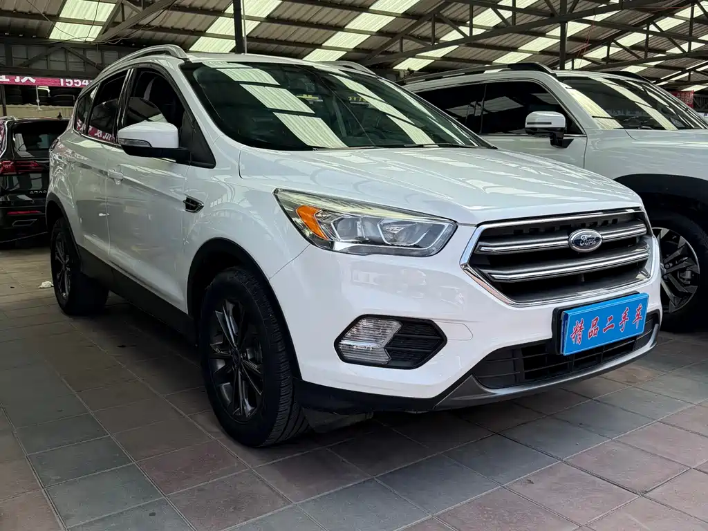 Kuga EcoBoost 180 2 WD Platinum Wing CN-VI