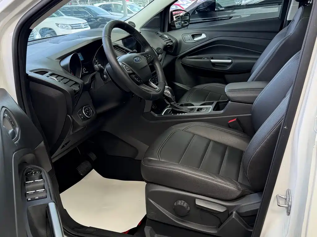 Kuga EcoBoost 180 2 WD Platinum Wing CN-VI