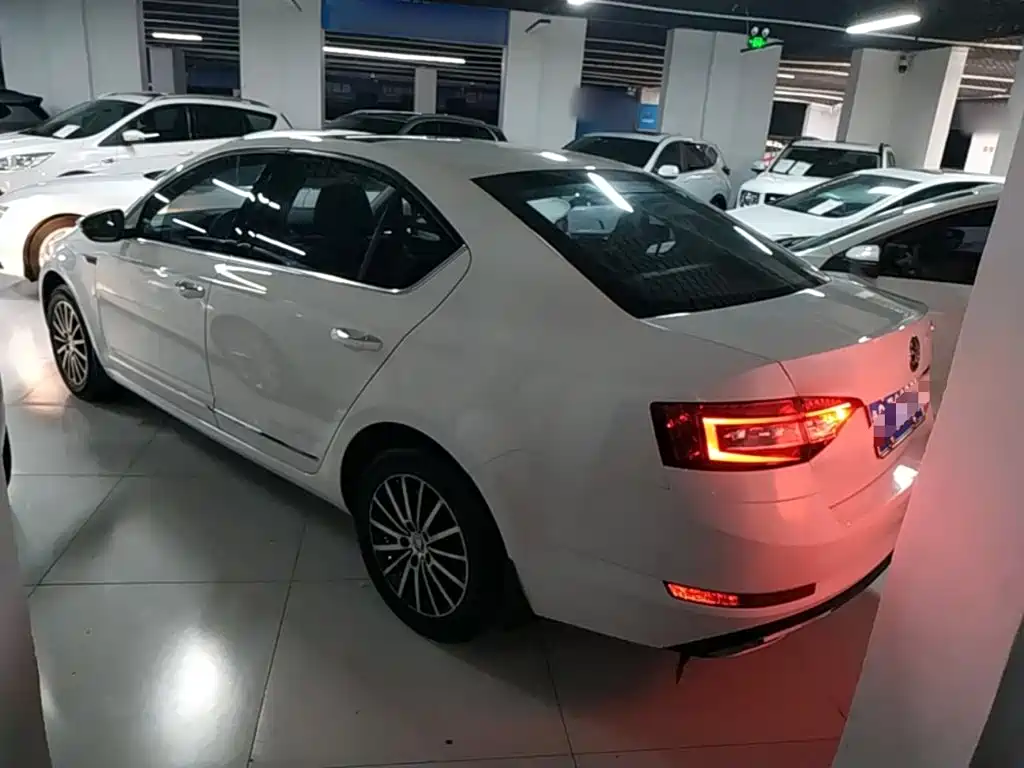 Octavia TSI230 DSG Luxury