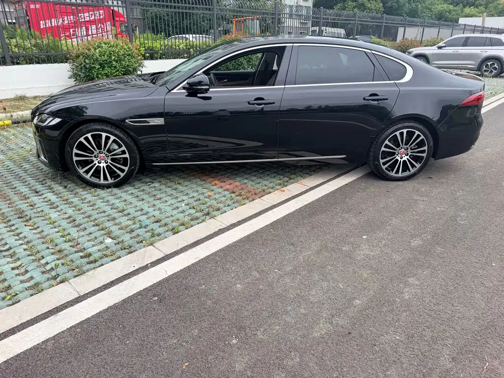 Jaguar XFL XFL 2.0 T P250 2 WD Premium Luxury