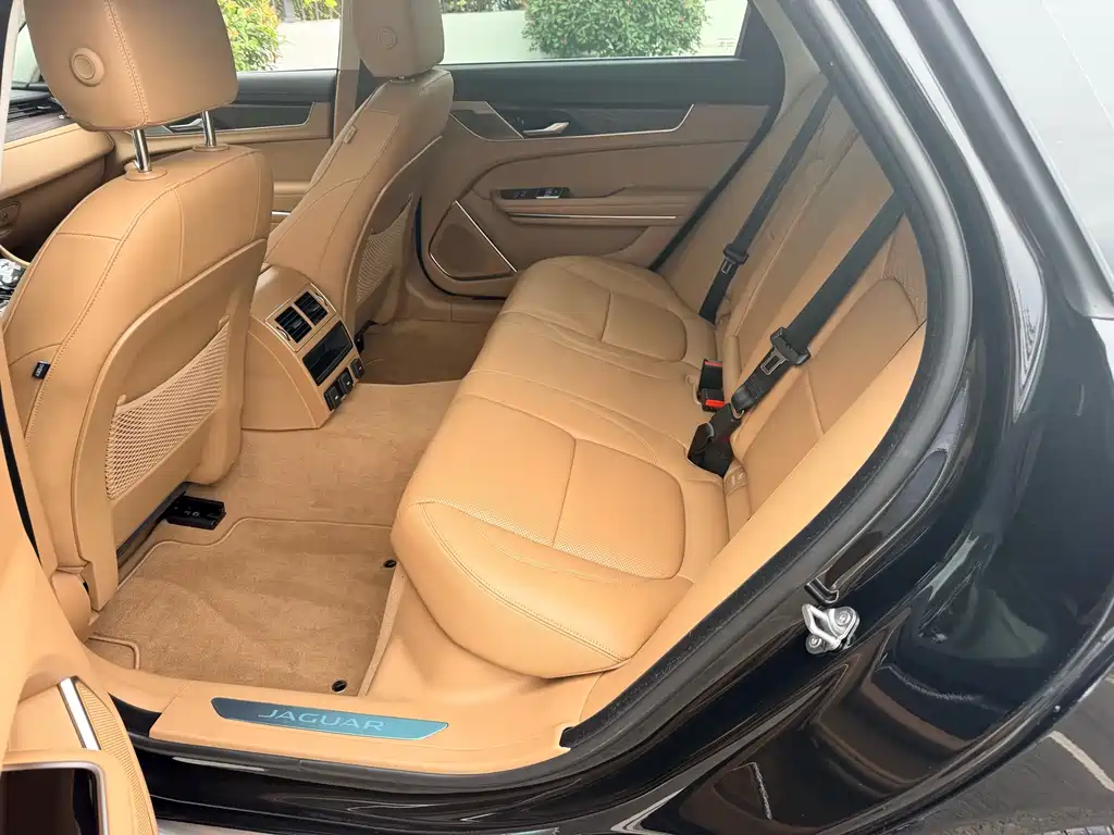 Jaguar XFL XFL 2.0 T P250 2 WD Premium Luxury
