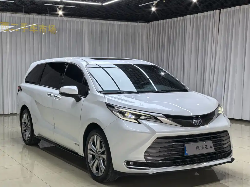 Sienna 2.5 L Hybrid Distinguished